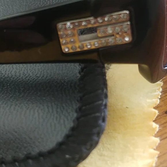 Guess Sunglasses w. readers +2.00 case cloth excellent - Picture 3 of 5